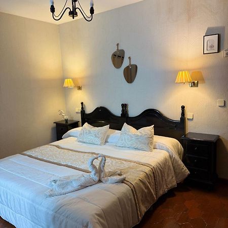 El Valle Hostal Restaurante La Pradera de Navalhorno エクステリア 写真
