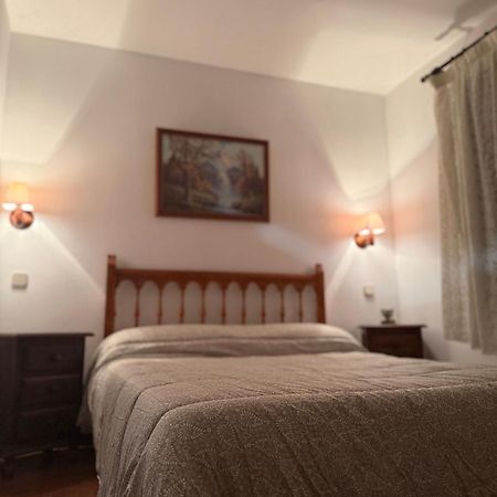 El Valle Hostal Restaurante La Pradera de Navalhorno エクステリア 写真