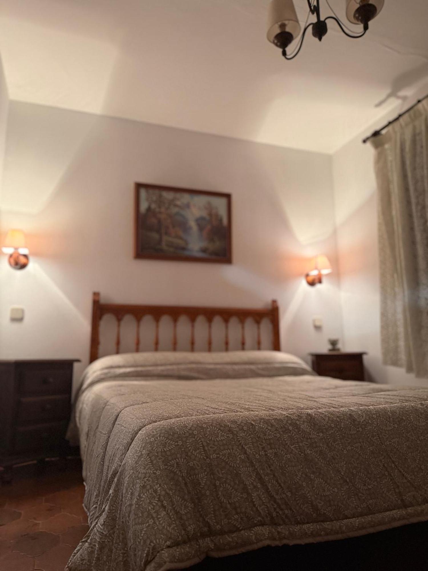 El Valle Hostal Restaurante La Pradera de Navalhorno エクステリア 写真